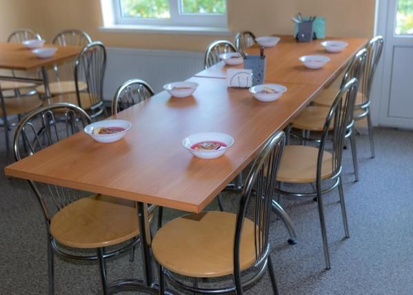 Illustration for the article “Canteen Table â Durable Dining Solutions for Electronic City”