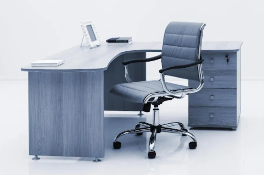 Manager Tables in JP Nagar: Making a Small Cabin Work